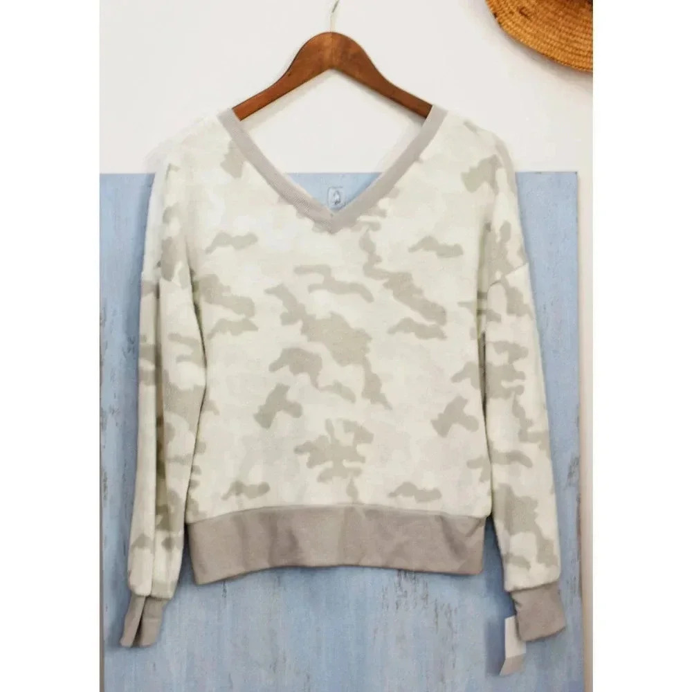 Derek‎ Heart camo fuzzy Sweatshirt M